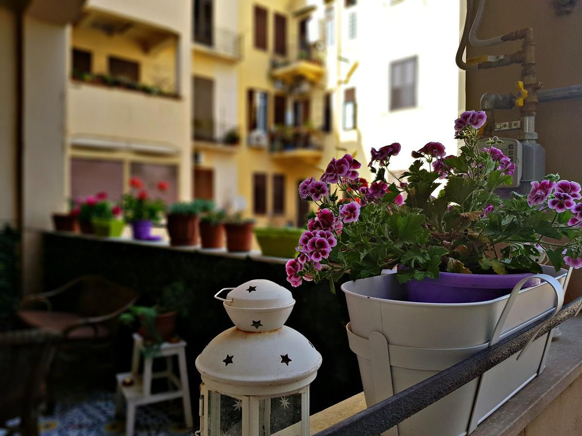 Jonathan Hostel & Guesthouse Palermo Esterno foto