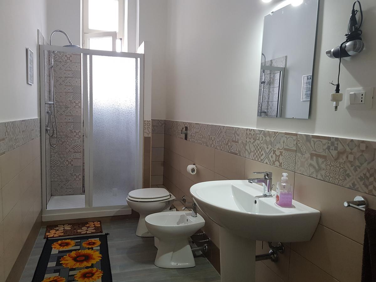 Jonathan Hostel & Guesthouse Palermo Esterno foto