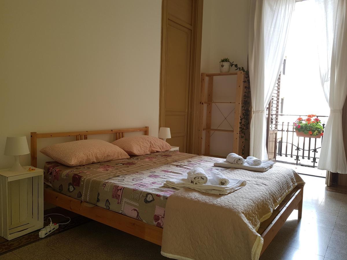 Jonathan Hostel & Guesthouse Palermo Esterno foto