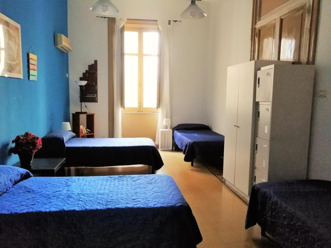 Jonathan Hostel & Guesthouse Palermo Esterno foto