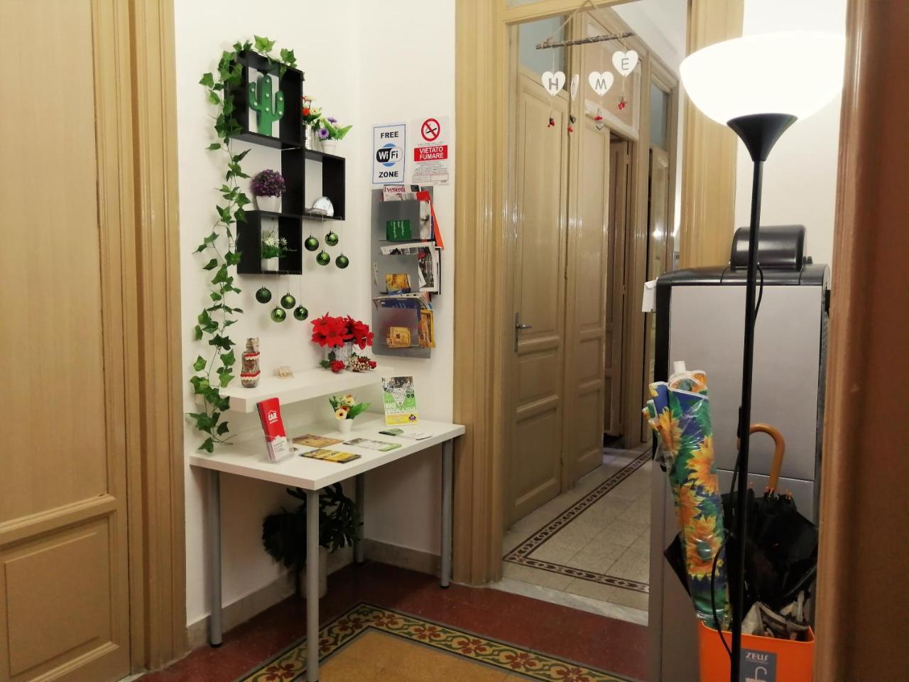 Jonathan Hostel & Guesthouse Palermo Esterno foto