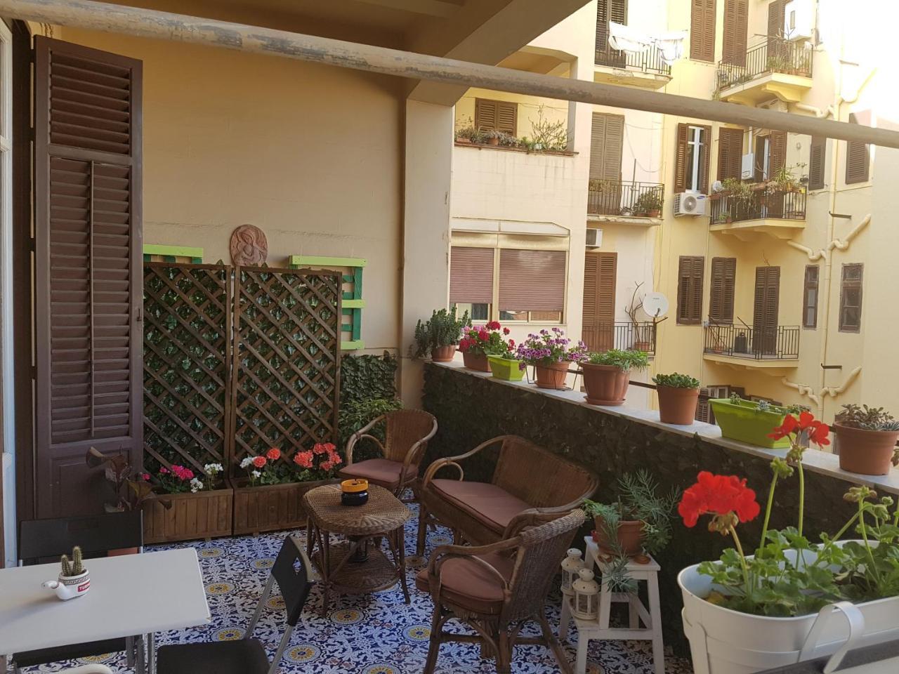 Jonathan Hostel & Guesthouse Palermo Esterno foto