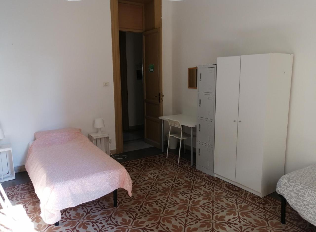 Jonathan Hostel & Guesthouse Palermo Esterno foto