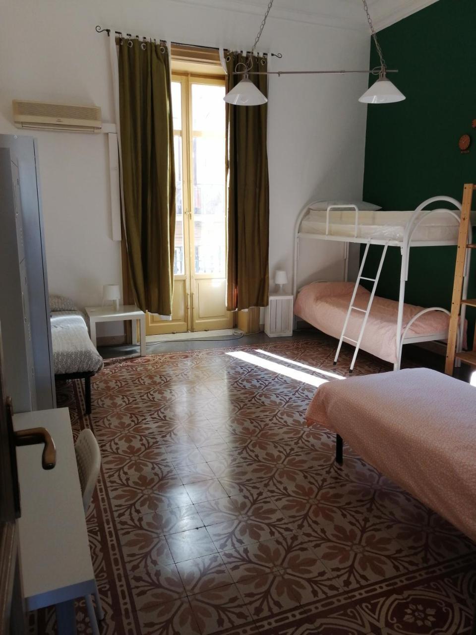 Jonathan Hostel & Guesthouse Palermo Esterno foto