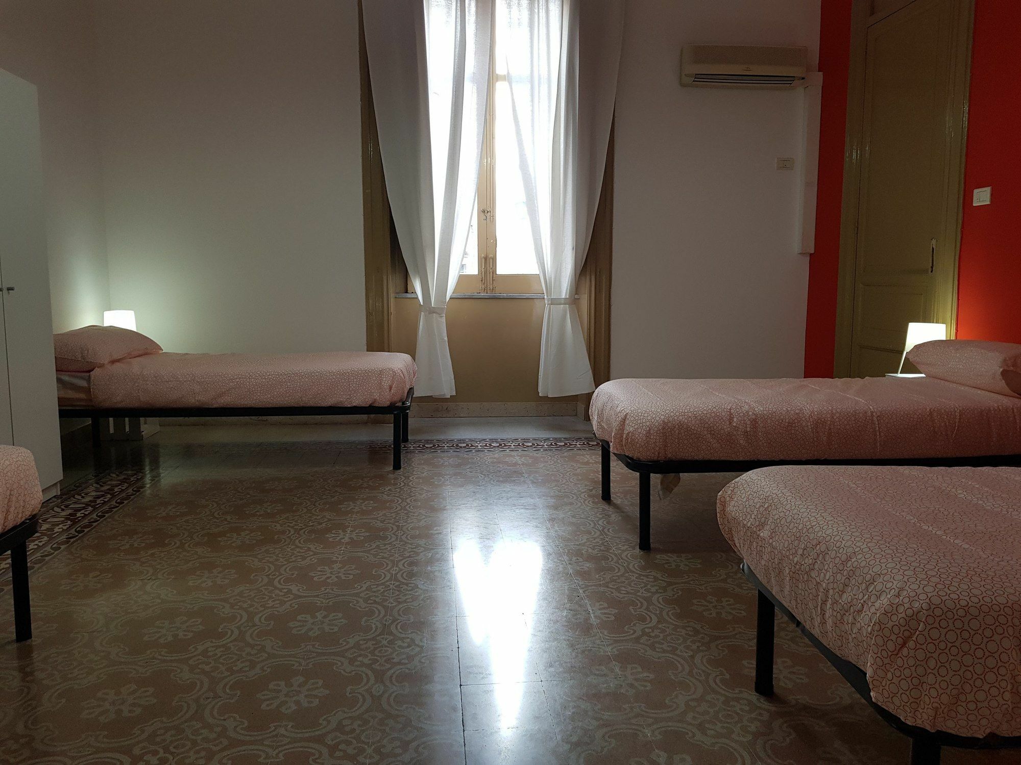 Jonathan Hostel & Guesthouse Palermo Esterno foto