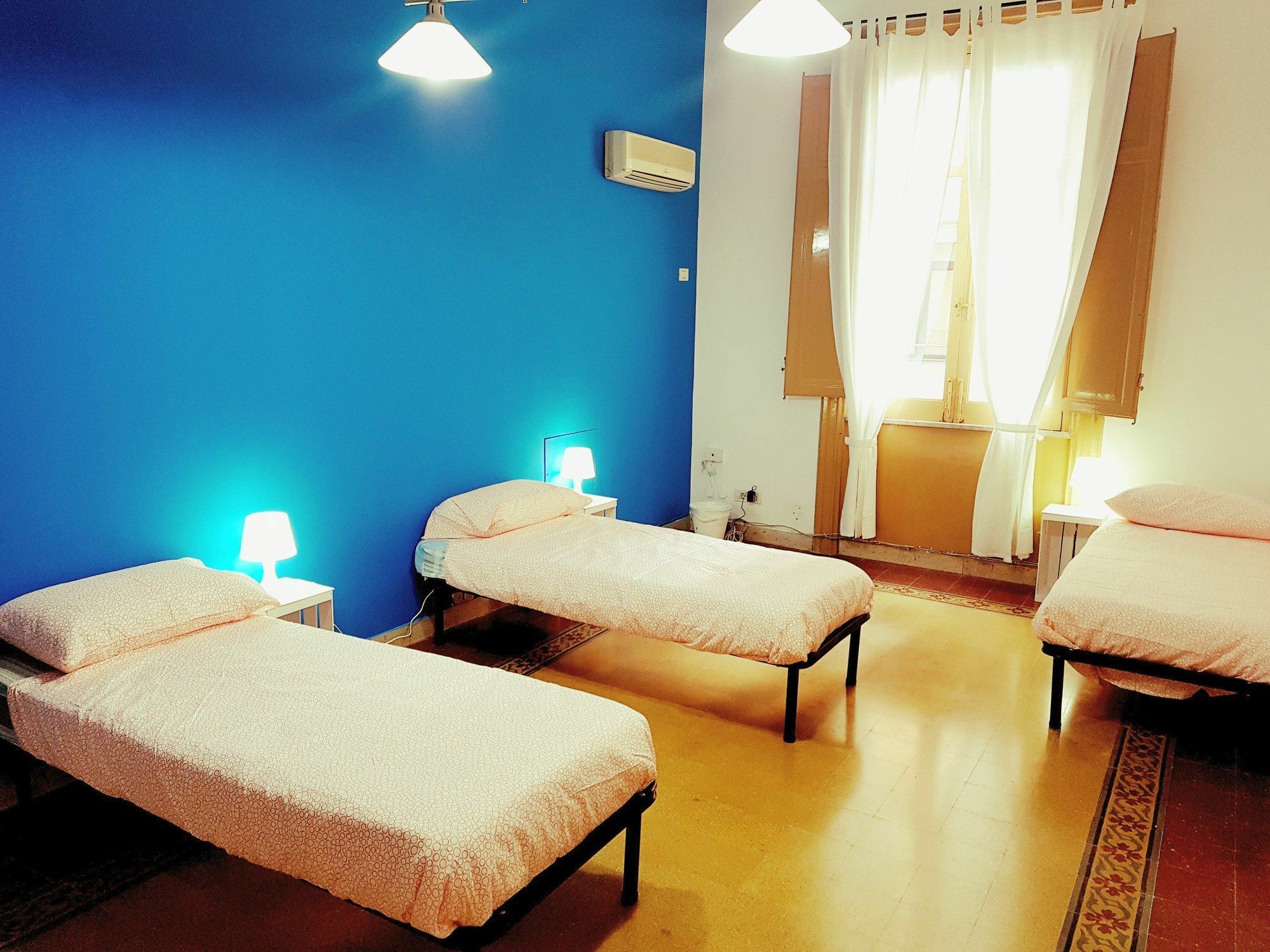 Jonathan Hostel & Guesthouse Palermo Esterno foto