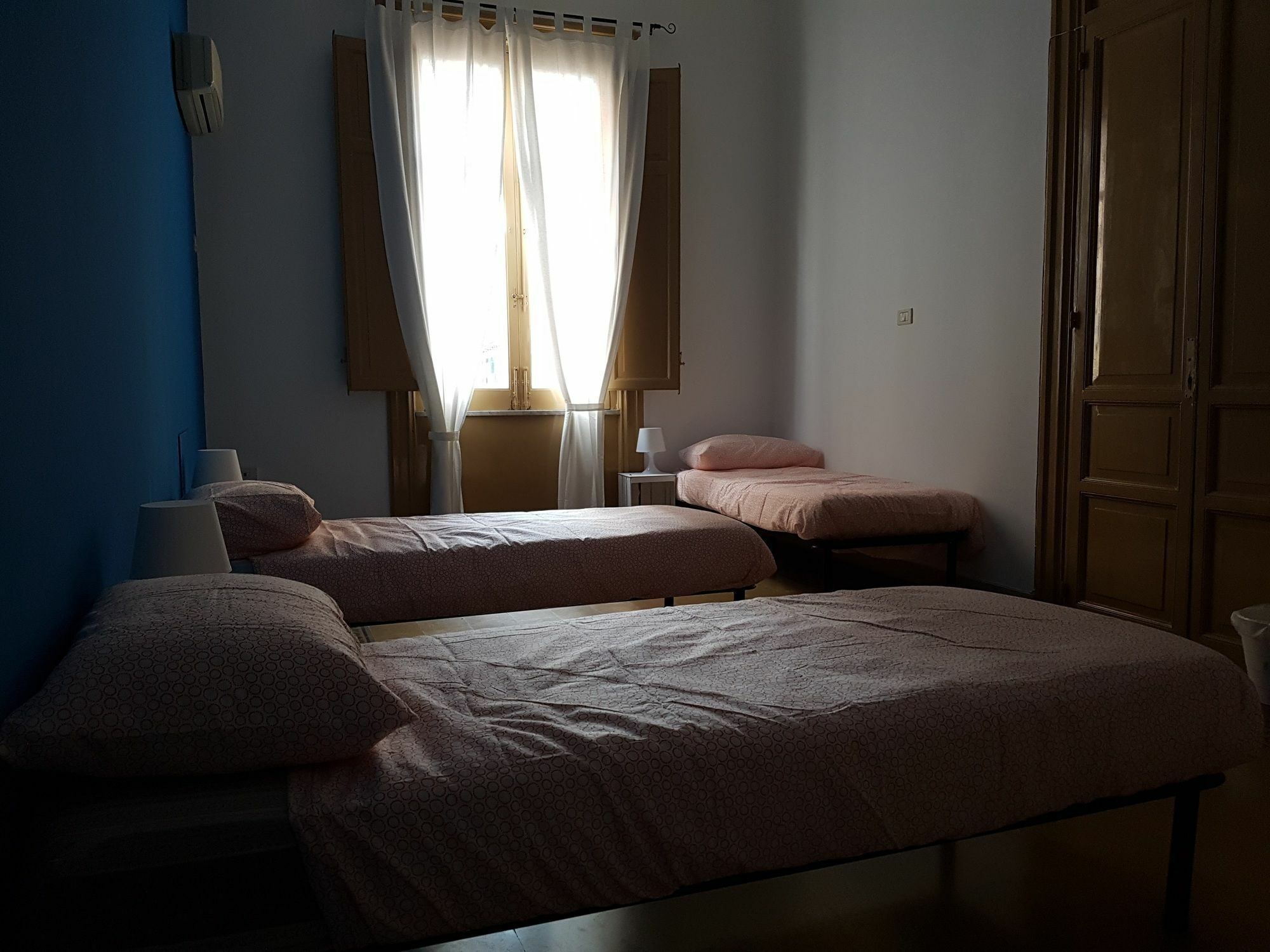 Jonathan Hostel & Guesthouse Palermo Esterno foto