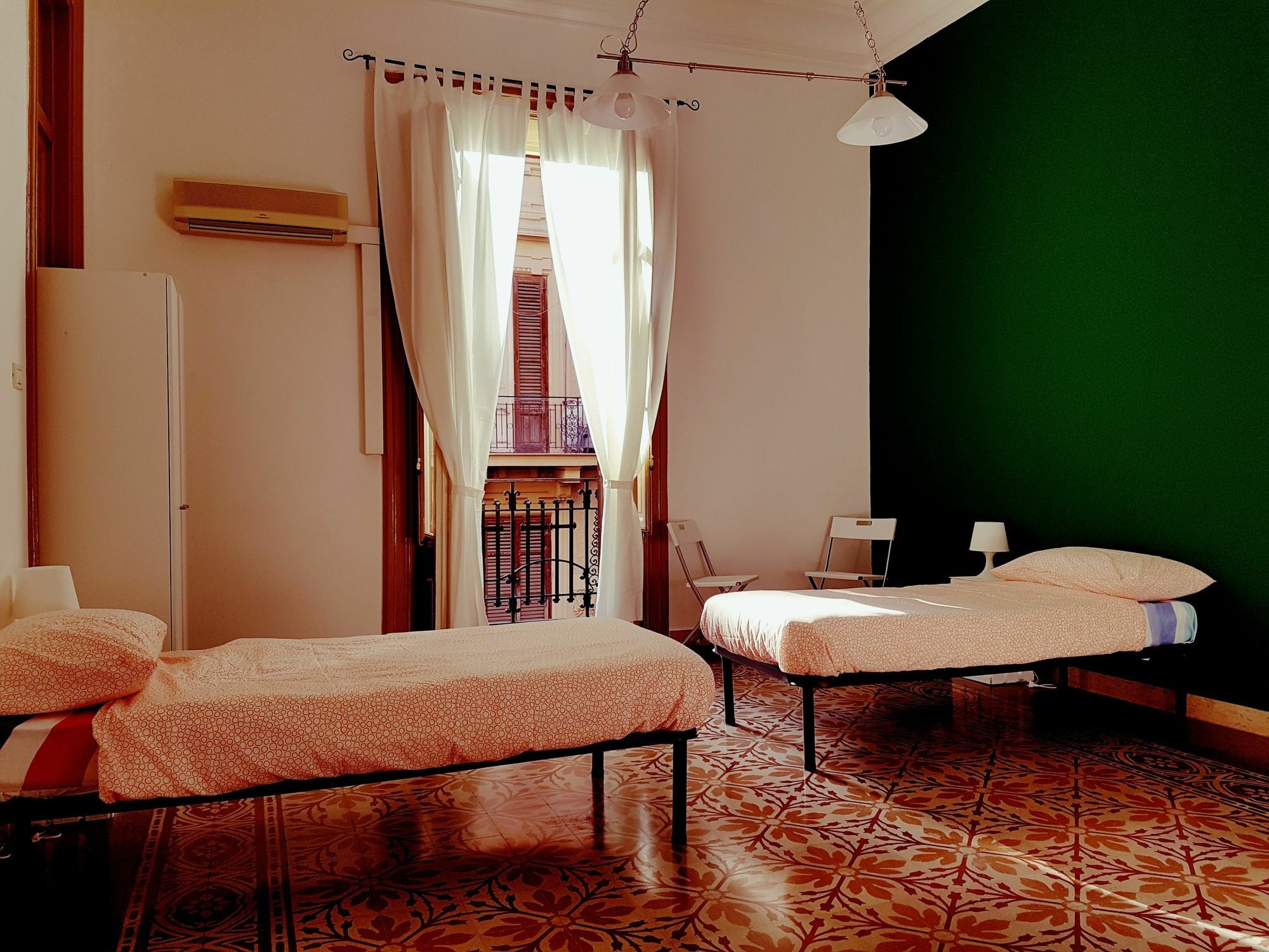Jonathan Hostel & Guesthouse Palermo Esterno foto