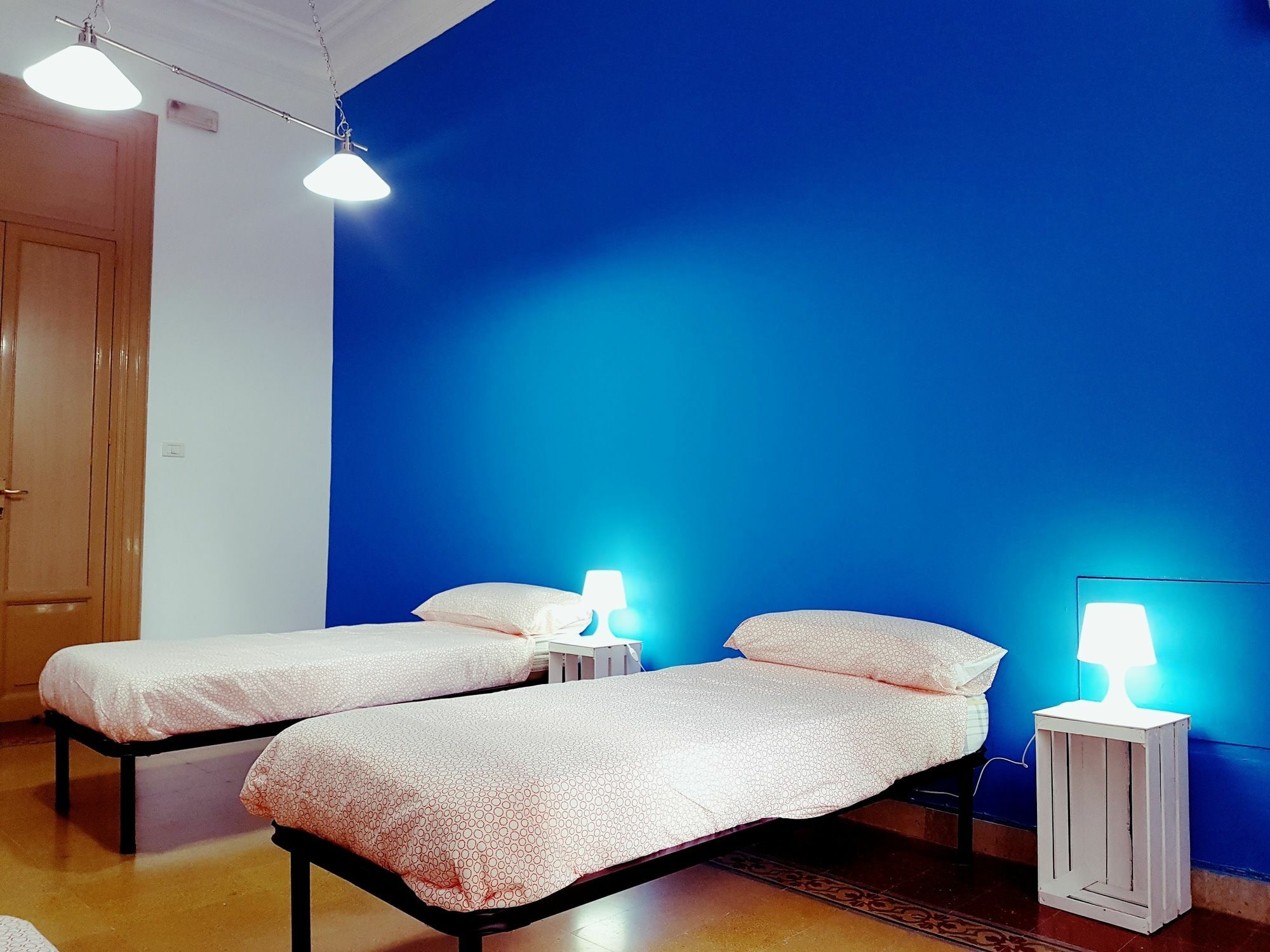 Jonathan Hostel & Guesthouse Palermo Esterno foto